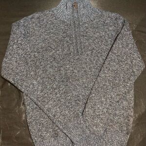Gray Turtleneck Sweater with Classic Knit Design
